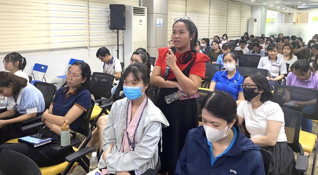 Bảo hiểm xã hội khu vực IV đối thoại với doanh nghiệp trong KCN VSIP Bình Dương