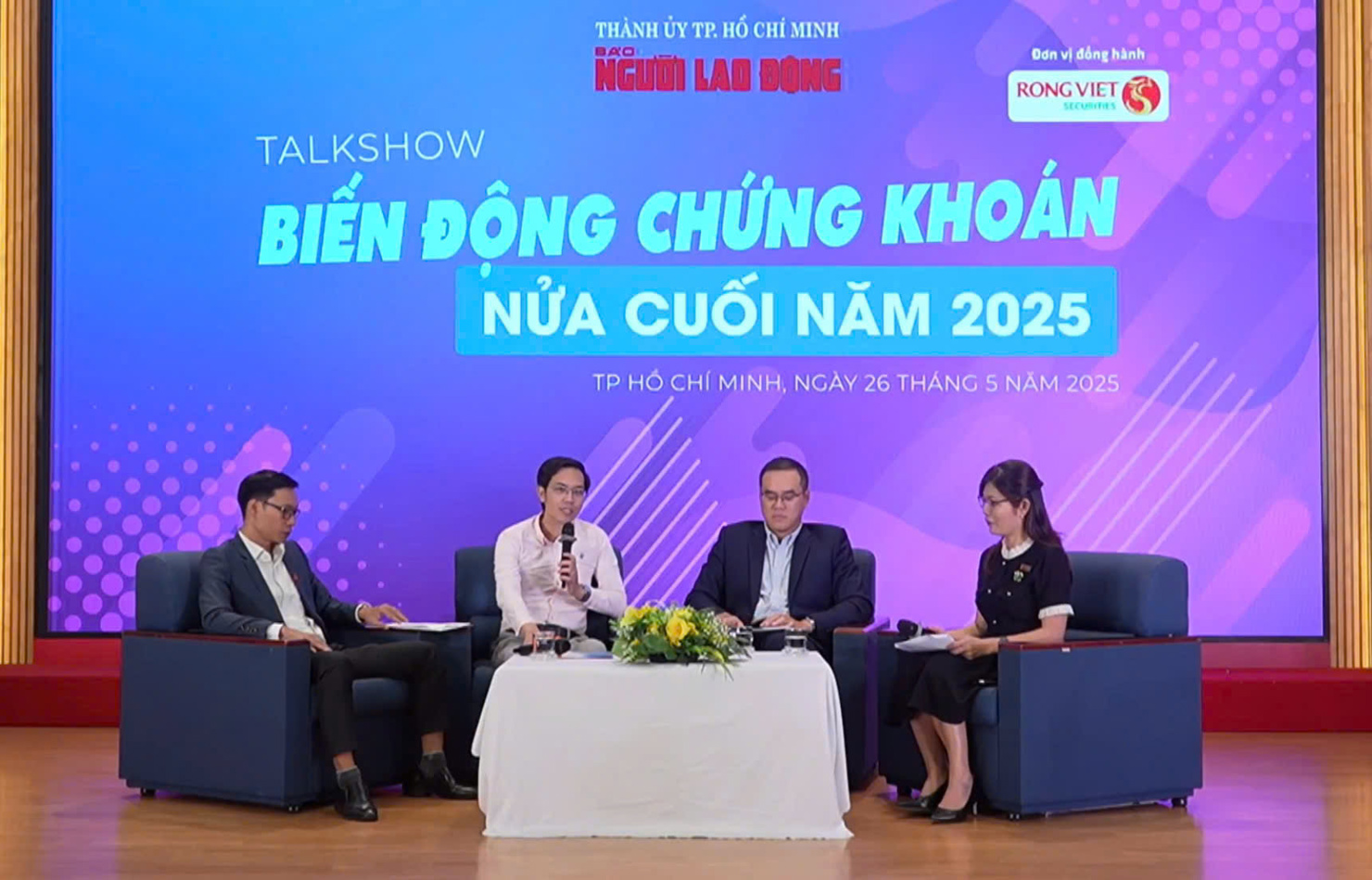 Các chuyên gia chia sẻ về những cơ hội và thách thức của thị trường chứng khoán nửa cuối năm 2025.