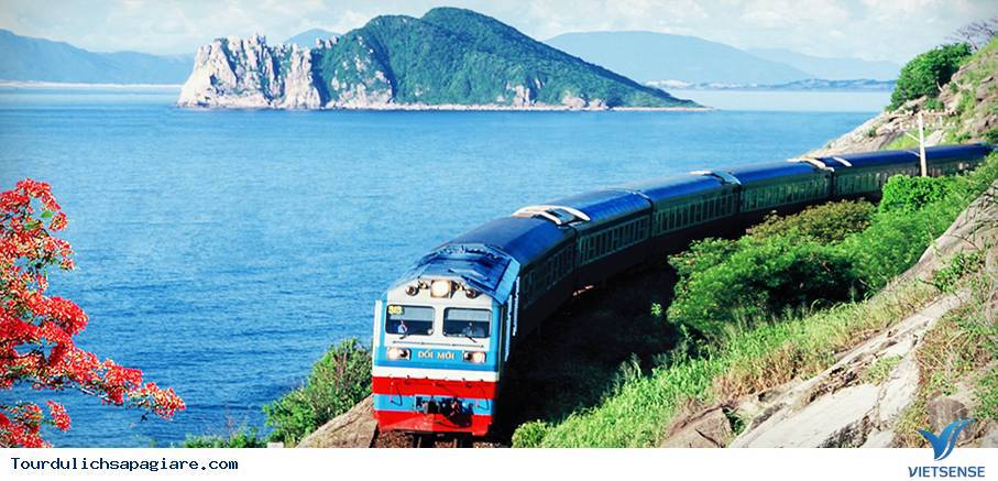 Tàu du lịch từ ga Quy Nhơn đến ga Diêu Trì mang tên "Về Miền đất võ" với hành trình được thiết kế để khách khám phá và check-in tại các điểm đến nổi tiếng. Ảnh minh họa
