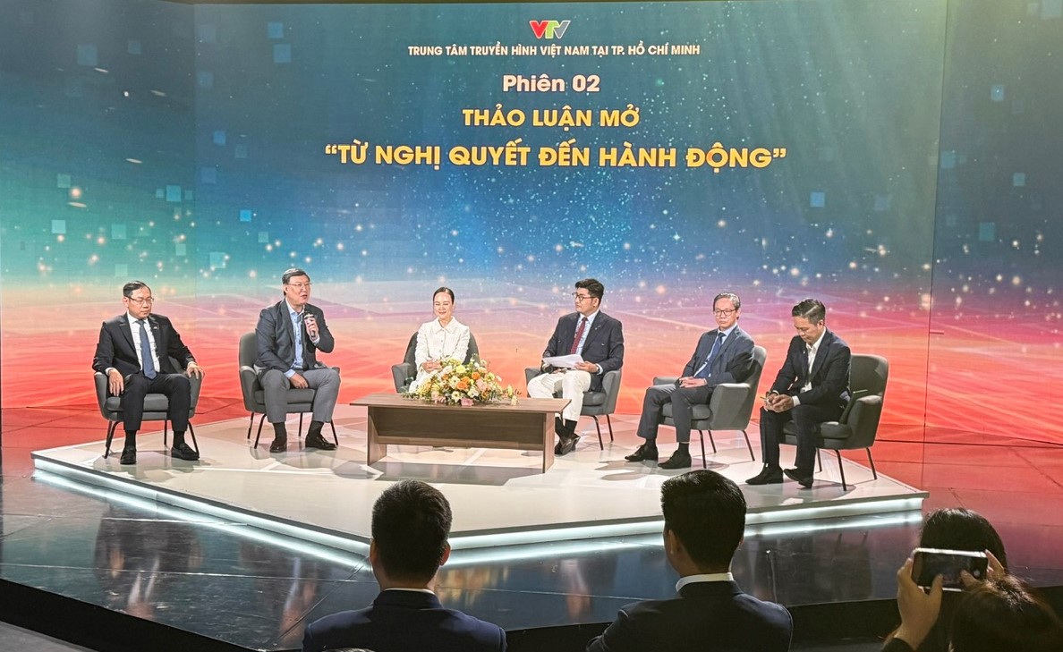 Các diễn giả tại Tọa đàm Gỡ điểm nghẽn thể chế, khơi thông nguồn lực tư nhân. Ảnh: Thanh Sơn