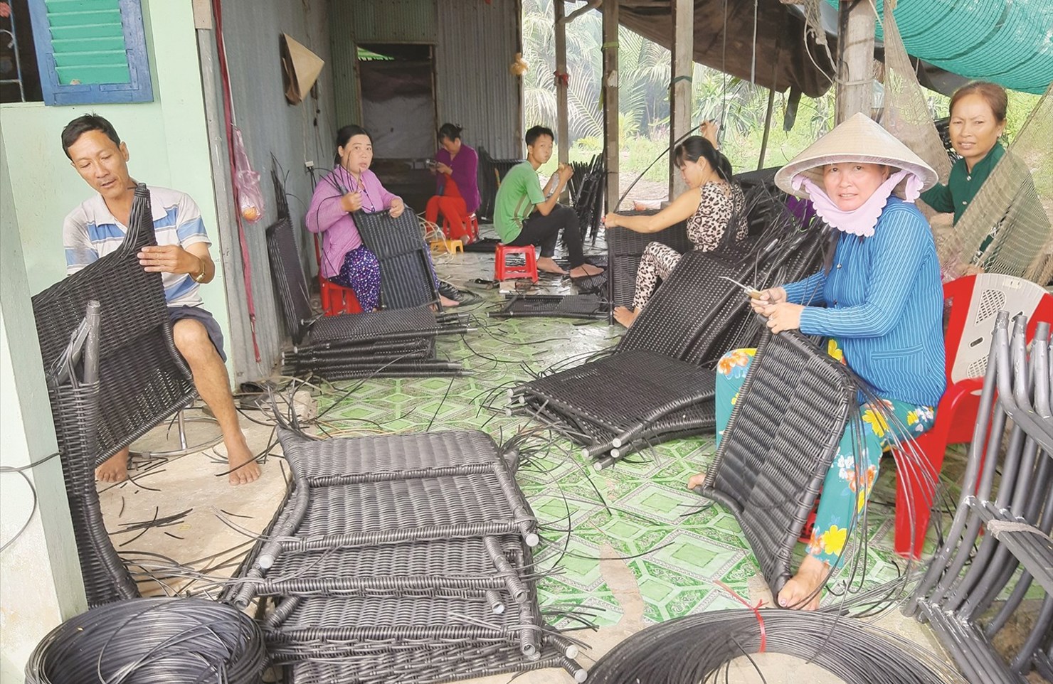 Tiếp tục xây dựng các chương trình tín dụng hỗ trợ các hộ đồng bào dân tộc thiểu số và hộ nghèo xây dựng nhà ở phòng, tránh bão, lụt.