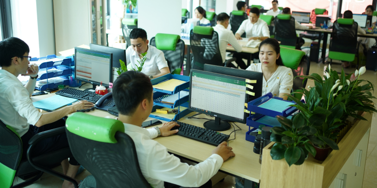 Việc hợp tác với một đơn vị logistics uy tín, am hiểu pháp luật là giải pháp tối ưu. Ảnh: ST