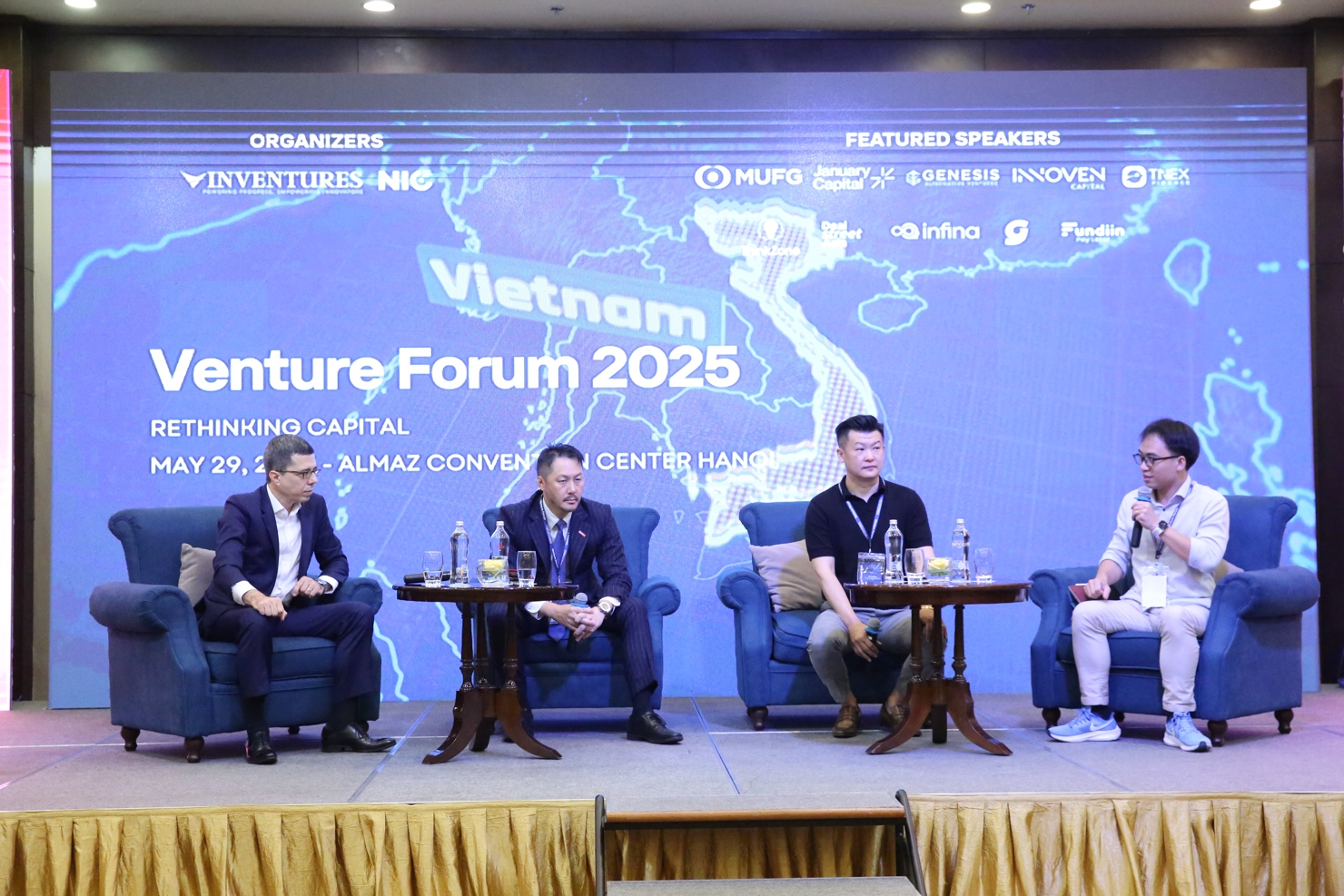 Các đại biểu khách mời cùng trao đổi tại Venture Forum 2025