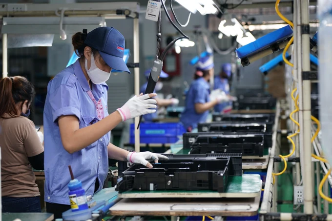 Cần phải có giải pháp lâu dài để phát triển một số ngành công nghiệp vật liệu cơ bản, khắc phục sự phụ thuộc vào nguồn nguyên vật liệu đầu vào nhập khẩu.