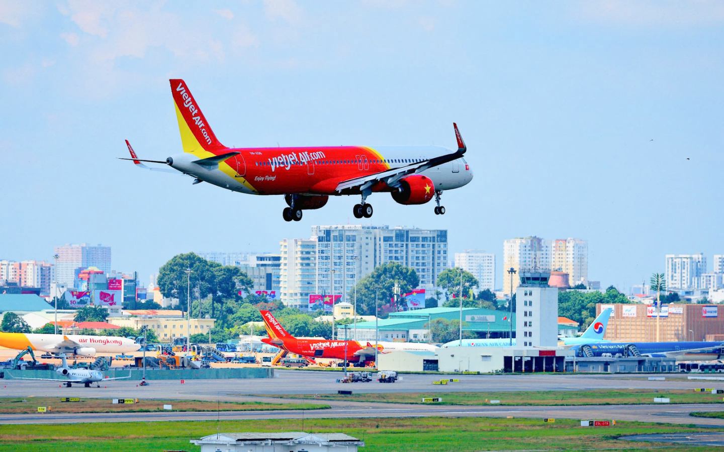 Bộ Xây dựng yêu cầu kịp thời điều chỉnh lịch bay khi áp thấp ảnh hưởng. Ảnh minh họa: VJA