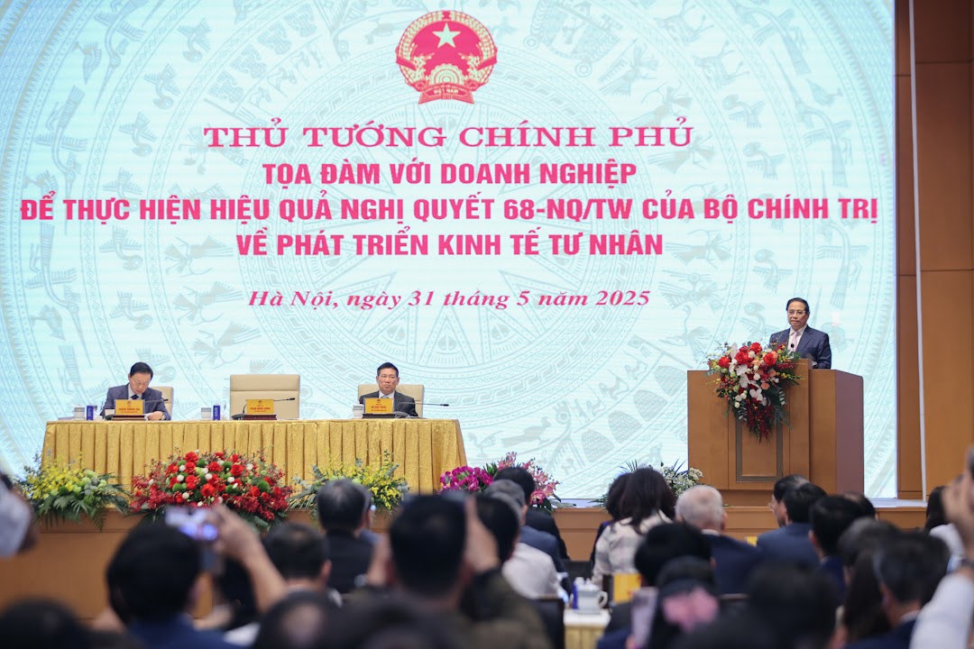 Thủ tướng chủ trì Tọa đàm với doanh nghiệp, hiệp hội doanh nghiệp về thực hiện Nghị quyết 68-NQ/TW. Ảnh: VGP