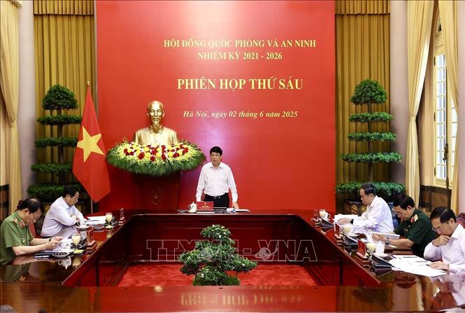 Chủ tịch nước Lương Cường - Chủ tịch Hội đồng Quốc phòng và An ninh chủ trì Phiên họp thứ 6 Hội đồng Quốc phòng và An ninh nhiệm kỳ 2021 - 2026. Ảnh: TTXVN