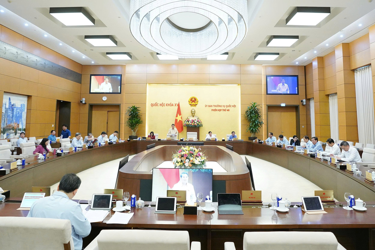 Quang cảnh phiên họp.