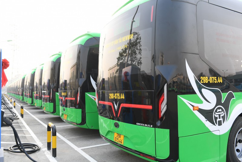 VinFast đã đưa xe buýt điện VinBus vào hoạt động tại Hà Nội.