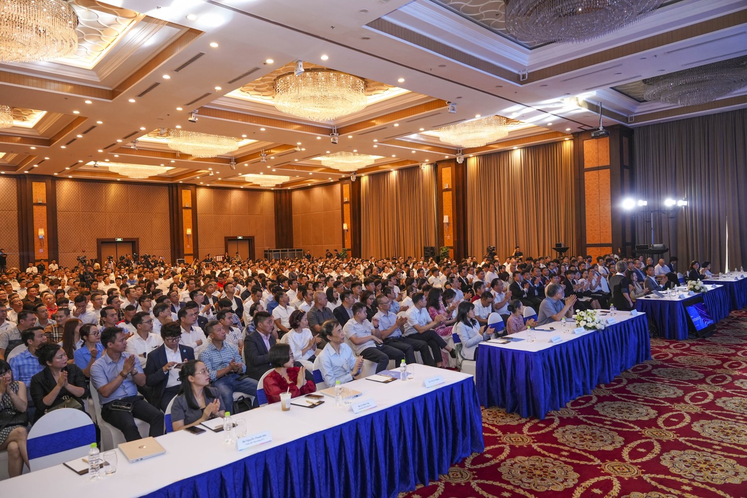 Hội nghị Tăng cường nội địa hóa và phát triển hệ thống nhà cung cấp do VinFast tổ chức là sự kiện quy mô nhất từ trước đến nay dành cho các nhà cung cấp nội địa. Đây là cơ hội để các doanh nghiệp Việt Nam tham gia vào chuỗi sản xuất ô tô điện toàn cầu, góp phần xây dựng và phát triển ngành công nghiệp phụ trợ Việt Nam trở thành một trong những quốc gia dẫn đầu tại khu vực Đông Nam Á.