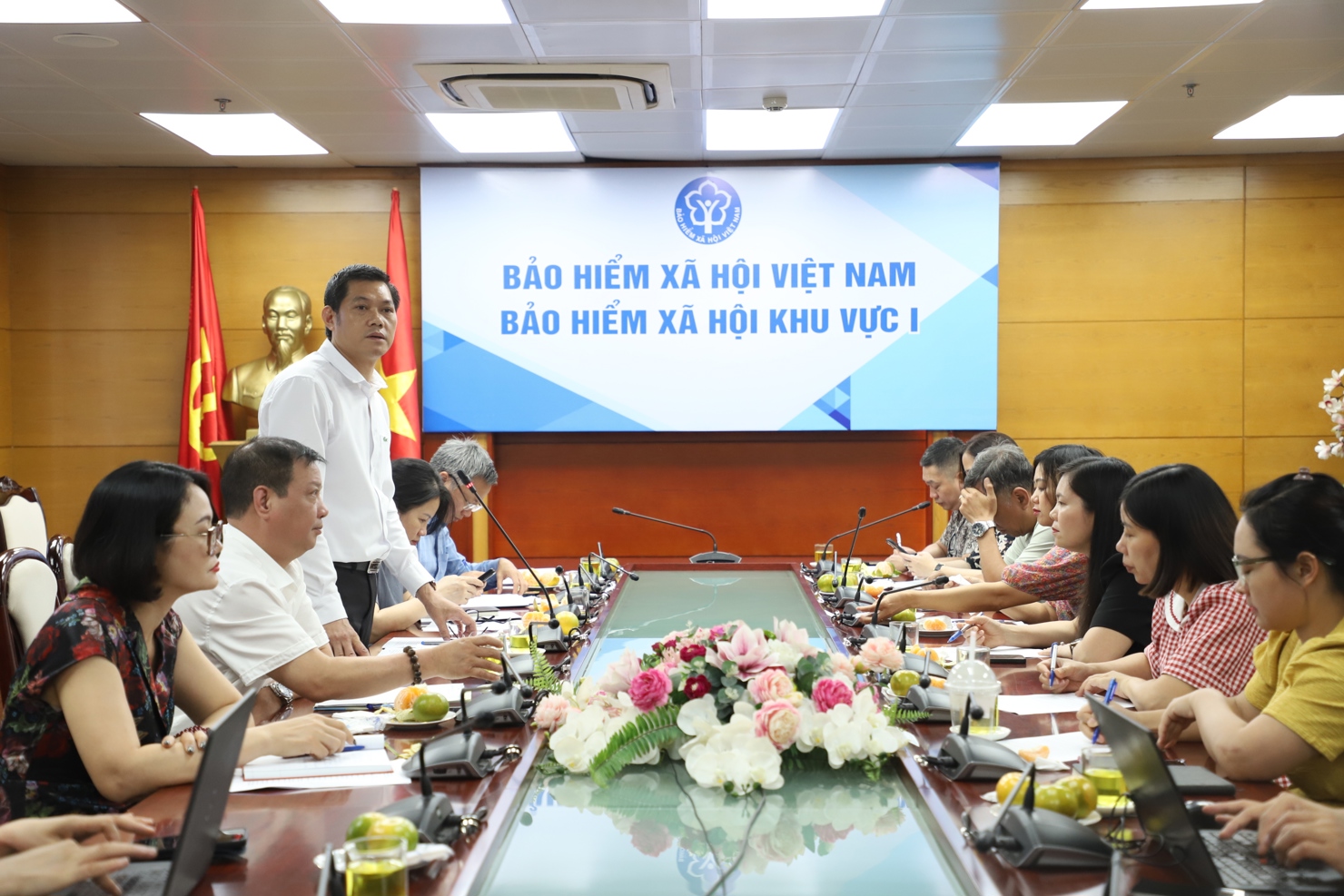 Ông Nguyễn Ngọc Huyến – Giám đốc Bảo hiểm xã hội Khu vực I phát biểu tại hội nghị.
