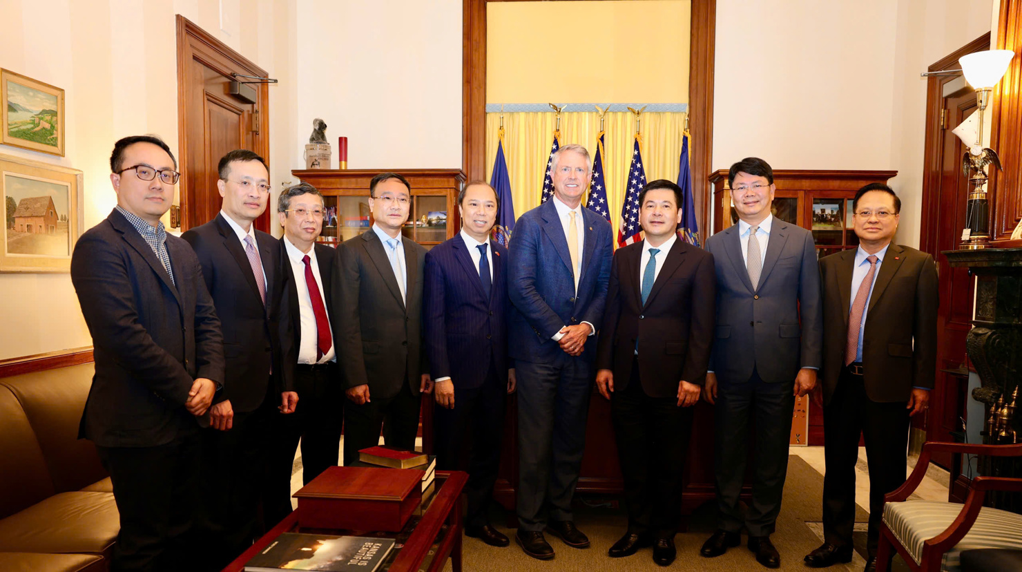 Bộ trưởng Nguyễn Hồng Diên bày tỏ mong muốn Thượng nghị sĩ Roger Marshall sẽ có tiếng nói ủng hộ Việt Nam trong tiến trình đàm phán.
