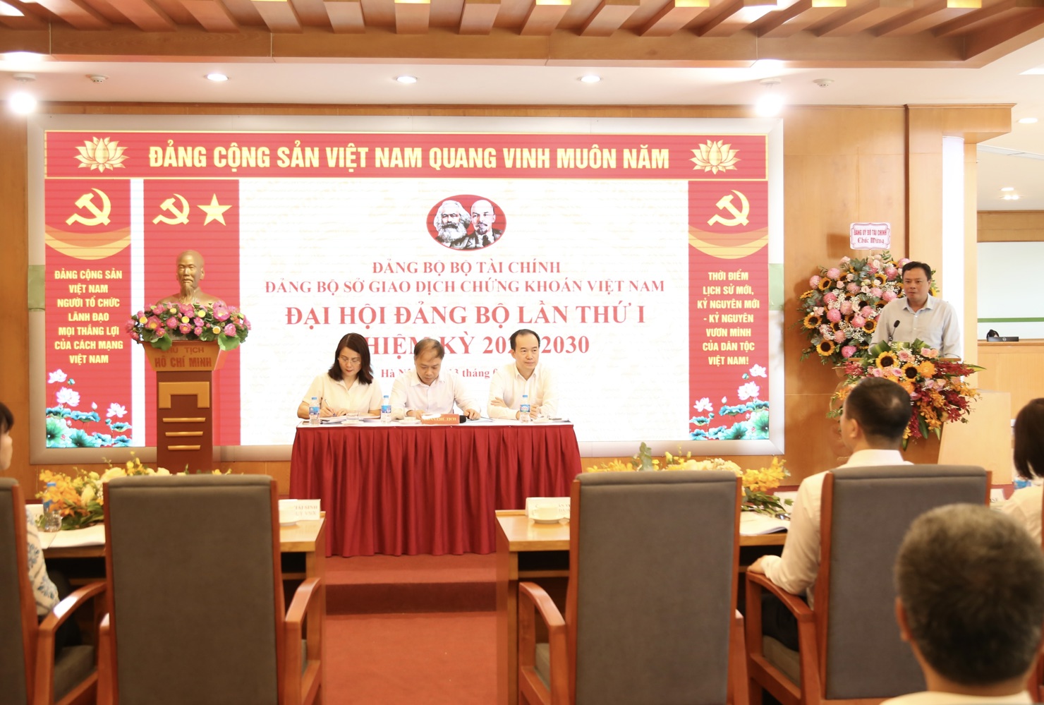 Đồng chí Đỗ Văn Trường – Phó Bí thư chuyên trách Đảng ủy Bộ Tài chính phát biểu chỉ đạo tại Đại hội.
