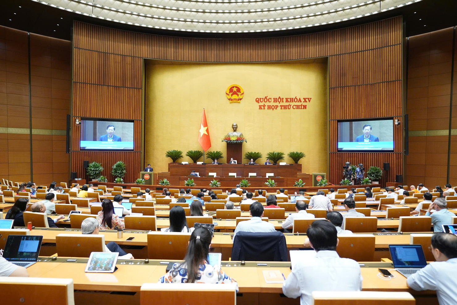 Quang cảnh phiên họp.