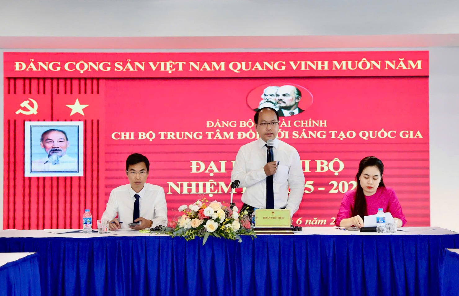 Ông Vũ Quốc Huy - Bí thư Chi bộ, Giám đốc Trung tâm Đổi mới sáng tạo Quốc gia trình bày Báo cáo chính trị tại Đại hội.