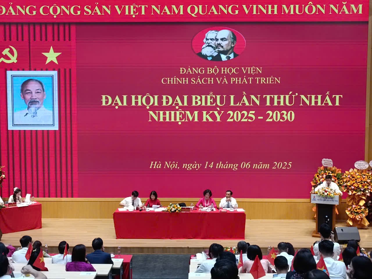 TSKH. Nguyễn Thành Long - Bí thư Đảng ủy Học viện Chính sách và Phát triển phát biểu khai mạc Đại hội.