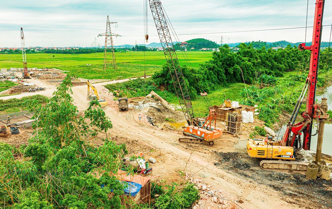 Đẩy nhanh tiến độ thực hiện Dự án xây dựng tuyến đường và cầu Vạn.