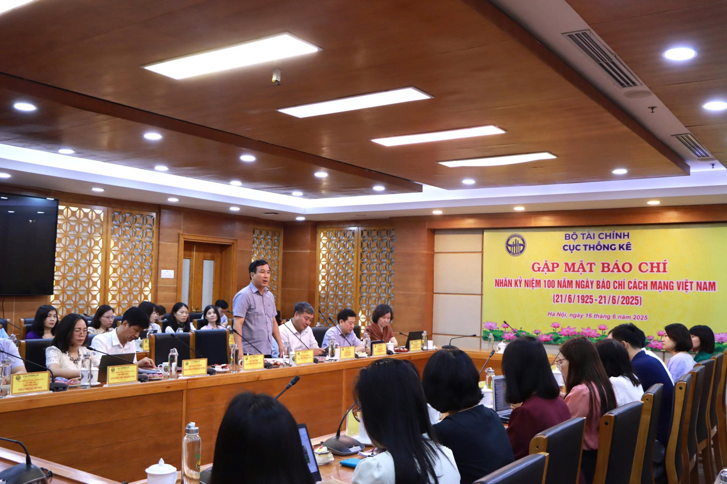 Phó Cục trưởng Nguyễn Trung Tiến bày tỏ mong muốn các cơ quan báo chí tiếp tục phối hợp ngày càng tốt hơn với Cục Thống kê