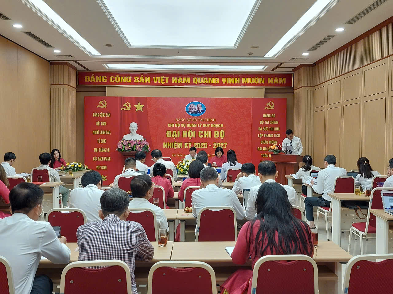 Đại hội Chi bộ nhiệm kỳ 2025-2027 Vụ Quản lý Quy hoạch (Bộ Tài chính) diễn ra sáng 17/6/2025.