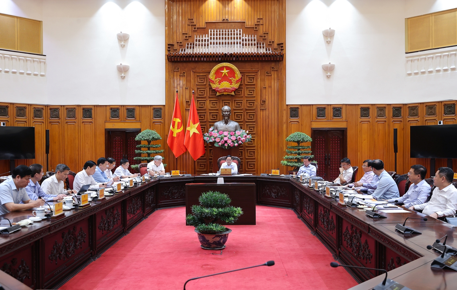Thủ tướng chủ trì phiên họp. Ảnh: VGP