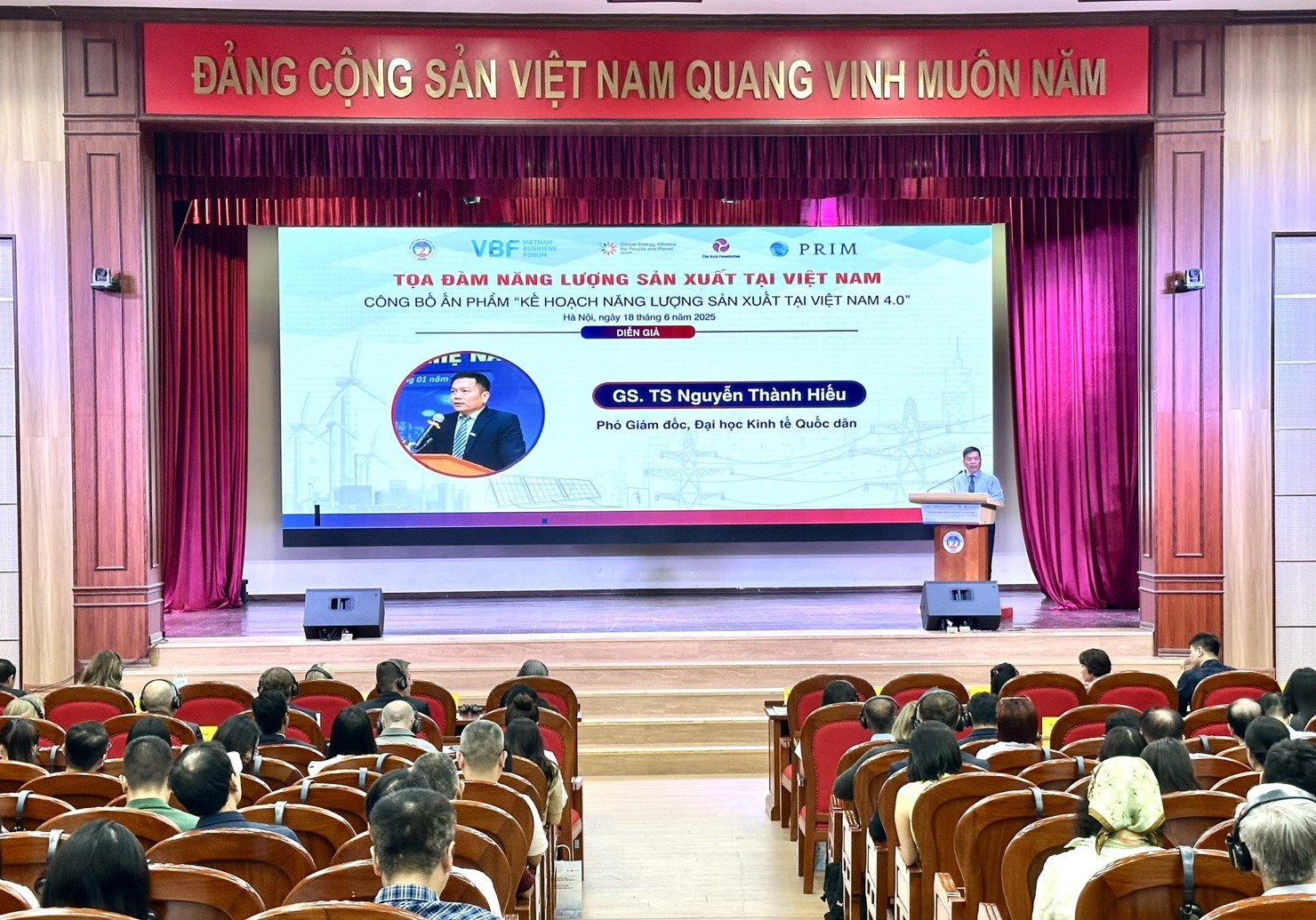 Tọa đàm “Năng lượng sản xuất tại Việt Nam” nằm trong khuôn khổ dự án "Nâng cao tính khả thi trong việc thu hút vốn đầu tư trong ngành năng lượng sạch tại Việt Nam". Ảnh: HD