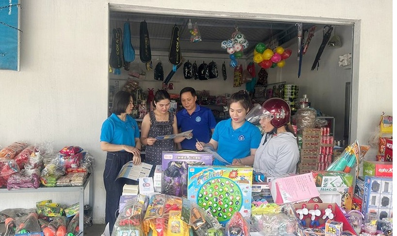Tuyên truyền chính sách BHXH đến các hộ kinh doanh tại Hà Tĩnh.