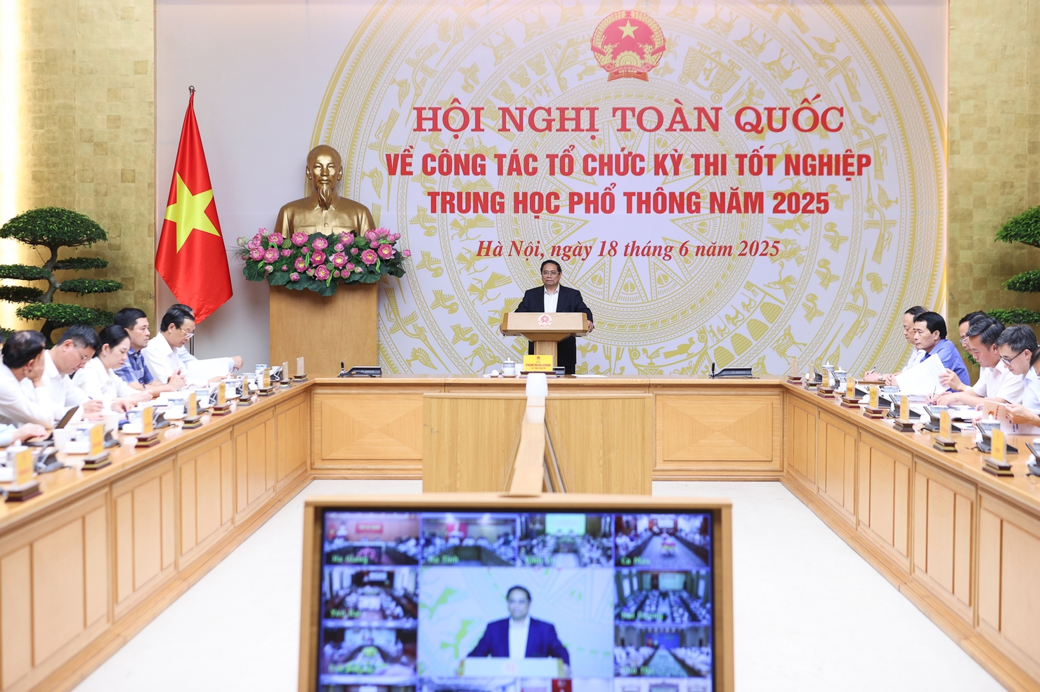 Hội nghị được kết nối trực tuyến tới trụ sở Ủy ban nhân dân các tỉnh, thành phố. Ảnh: VGP