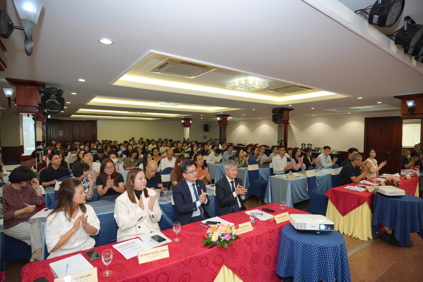 Hội thảo Phổ biến các quy định về trách nhiệm tái chế sản phẩm, bao bì và trách nhiệm thu gom, xử lý chất thải của nhà sản xuất, nhập khẩu (EPR) và chia sẻ thông lệ tốt, thảo luận cùng doanh nghiệp.