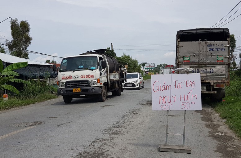 Quốc lộ 62 xuống cấp, hư hỏng tiềm ẩn nguy cơ mất an toàn giao thông sau hơn 20 năm đưa vào khai thác, sử dụng. Ảnh: Báo Long An