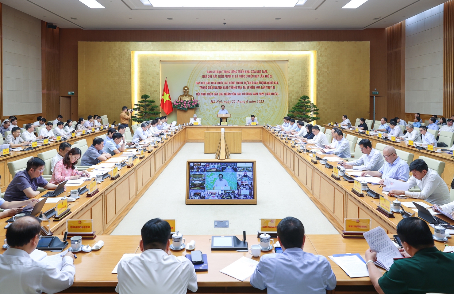 Thủ tướng chủ trì cuộc họp trực tuyến về 3 nội dung quan trọng. Ảnh: VGP