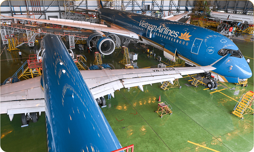 Tàu bay của Vietnam Airlines tại hangar bảo dưỡng của VAECO ở sân bay Nội Bài. Ảnh: Giang Huy