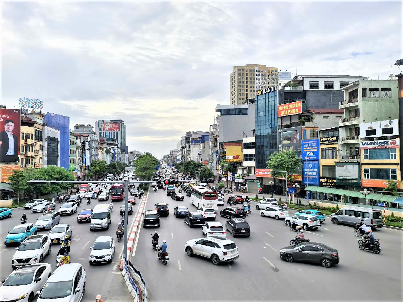 Quá trình đô thị hóa làm thu hẹp diện tích đất nông nghiệp của các thành phố.