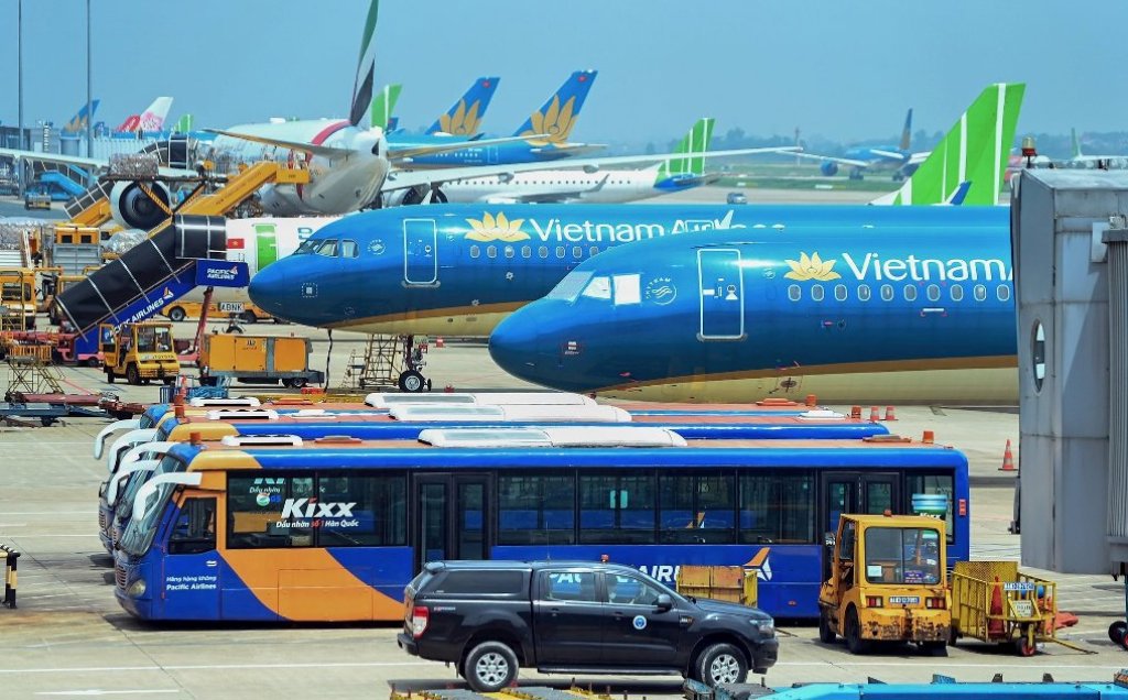 Trong 6 tháng đầu năm nay, số lượng hành khách đi máy bay tăng so với cùng kỳ năm trước.