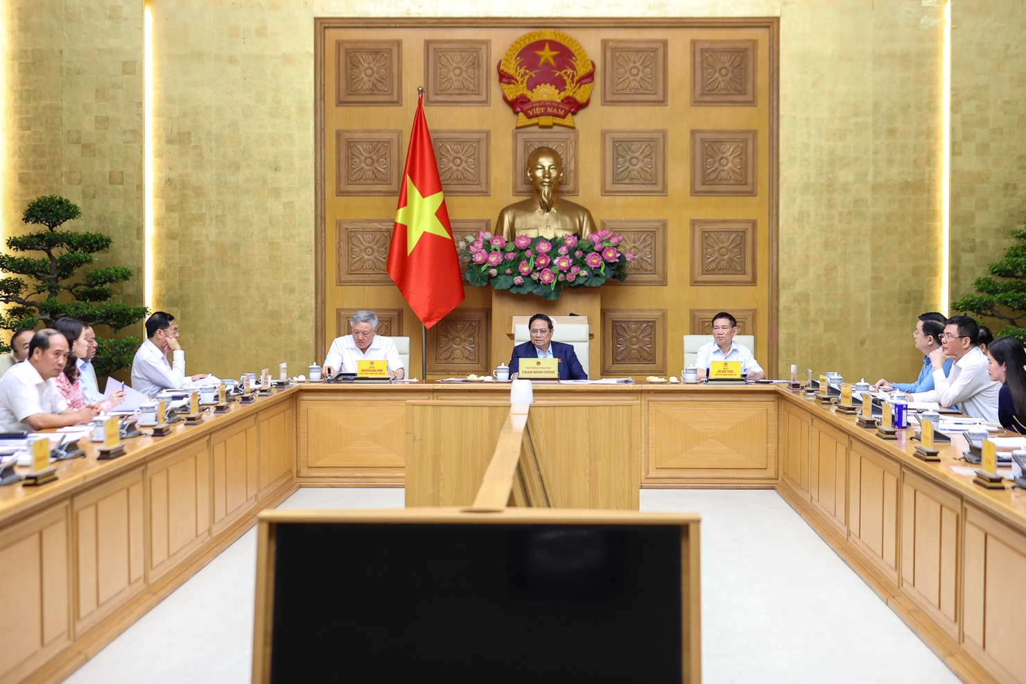 Thủ tướng yêu cầu kiên định mục tiêu, giữ vững bản lĩnh, ứng phó linh hoạt, kịp thời, hiệu quả với tình hình. Ảnh: VGP