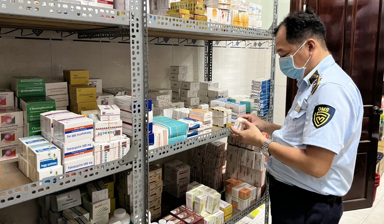 Cơ quan quan chức năng kiểm tra mặt hàng tân dược ở Vĩnh Long