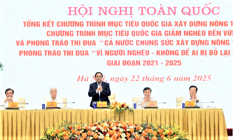 Thủ tướng Chính phủ Phạm Minh Chính chủ trì Hội nghị tổng kết Chương trình mục tiêu quốc gia về xây dựng nông thôn mới, giảm nghèo bền vững. (Ảnh: TRẦN HẢI)