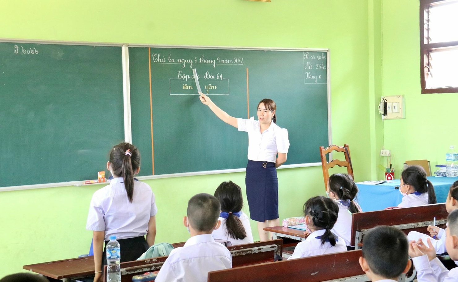 Phụ cấp sinh hoạt phí của giáo viên Việt Nam được cử đi giảng dạy tiếng Việt tại nước CHDCND Lào là 1.350 đô-la Mỹ/người/tháng.