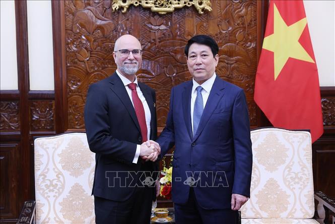 Chủ tịch nước Lương Cường tiếp Đại sứ Canada tại Việt Nam Shawn Steil đến chào từ biệt - Ảnh: TTXVN
