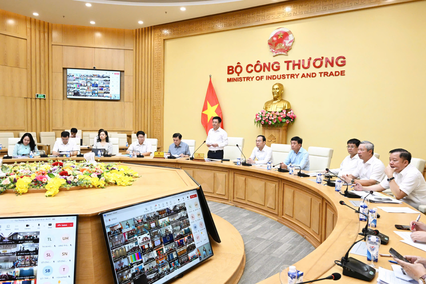 Bộ Công Thương tổ chức Hội nghị trực tuyến Rập huấn về phân quyền, phân cấp và phân định thẩm quyền trong các lĩnh vực quản lý Nhà nước về công nghiệp và thương mại.