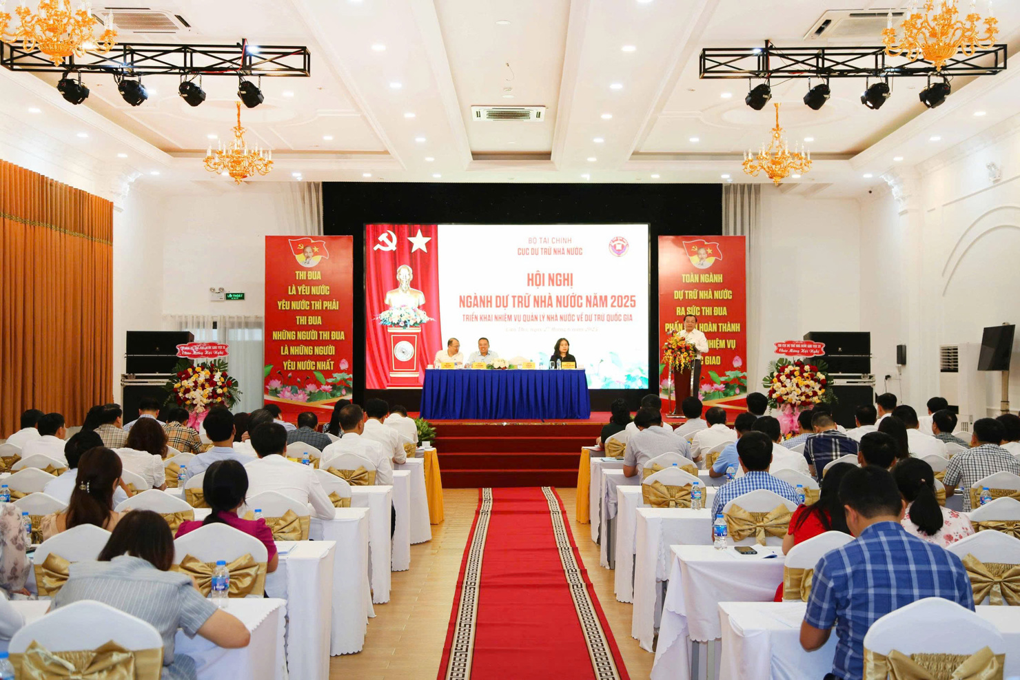 Toàn cảnh Hội nghị.