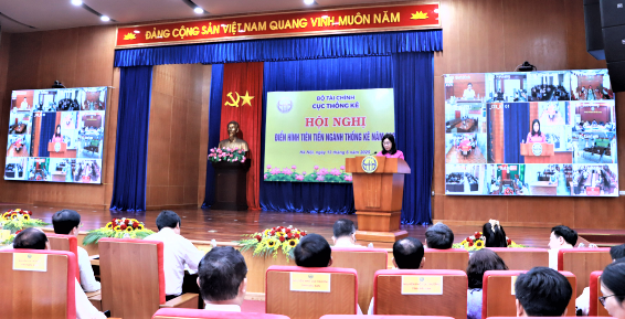 Cục trưởng Nguyễn Thị Hương phát biểu khai mạc Hội nghị Điển hình tiên tiến ngành Thống kê giai đoạn 2021-2025.