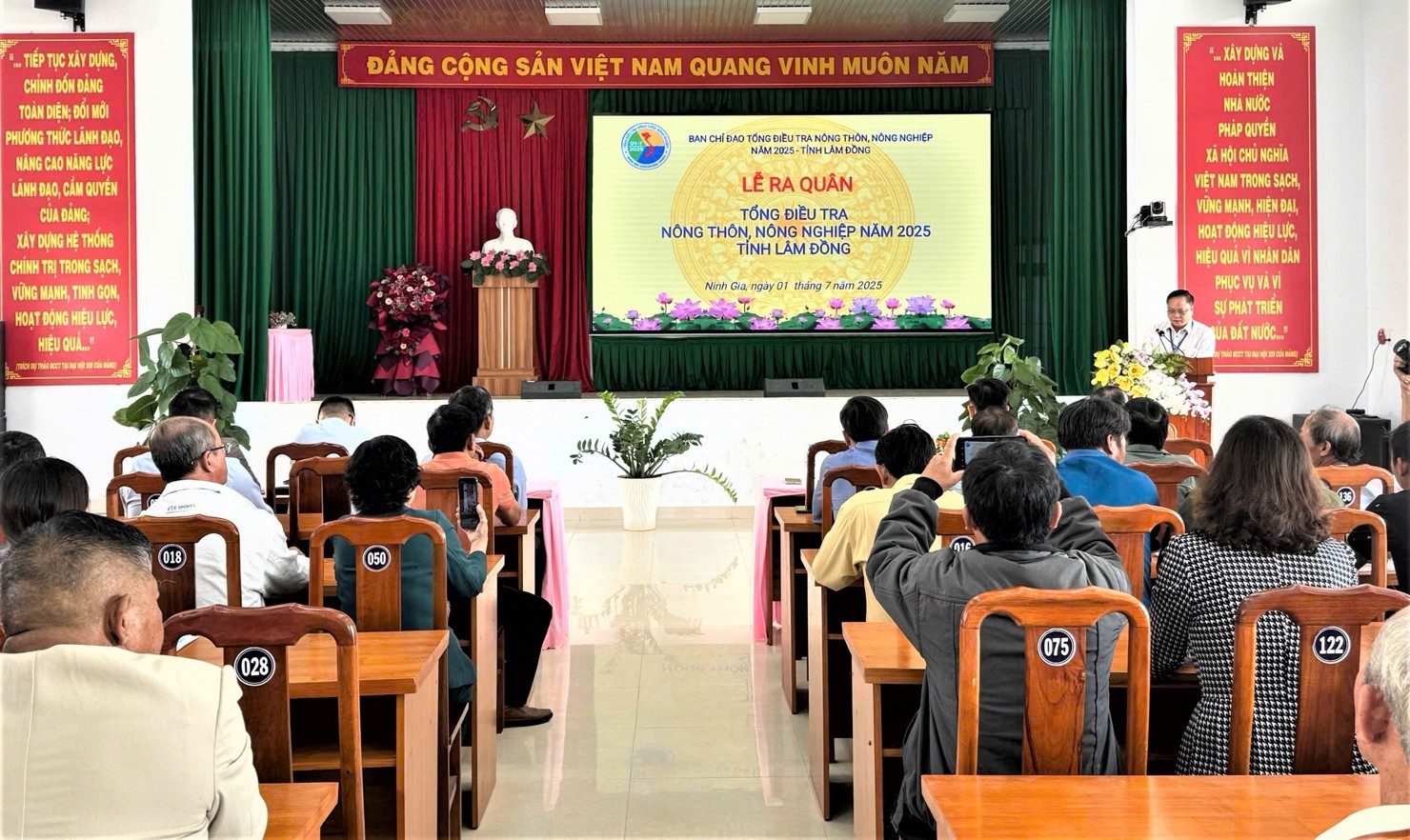 Chi cục trưởng Chi cục Thống kê tỉnh Lâm Đồng Phạm Quốc Hùng phát biểu khai mạc, phát động Lễ ra quân.