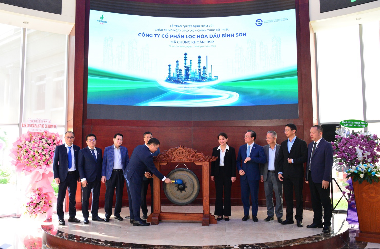 Lễ đánh cồng khai trương giao dịch Chứng khoán đầu xuân Ất Tỵ 2025.