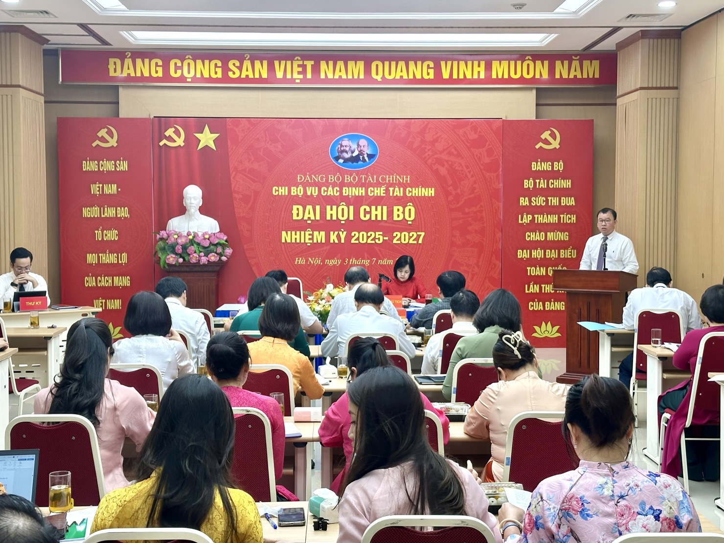 Đại hội Chi bộ Vụ Các định chế tài chính nhiệm kỳ 2025–2027.