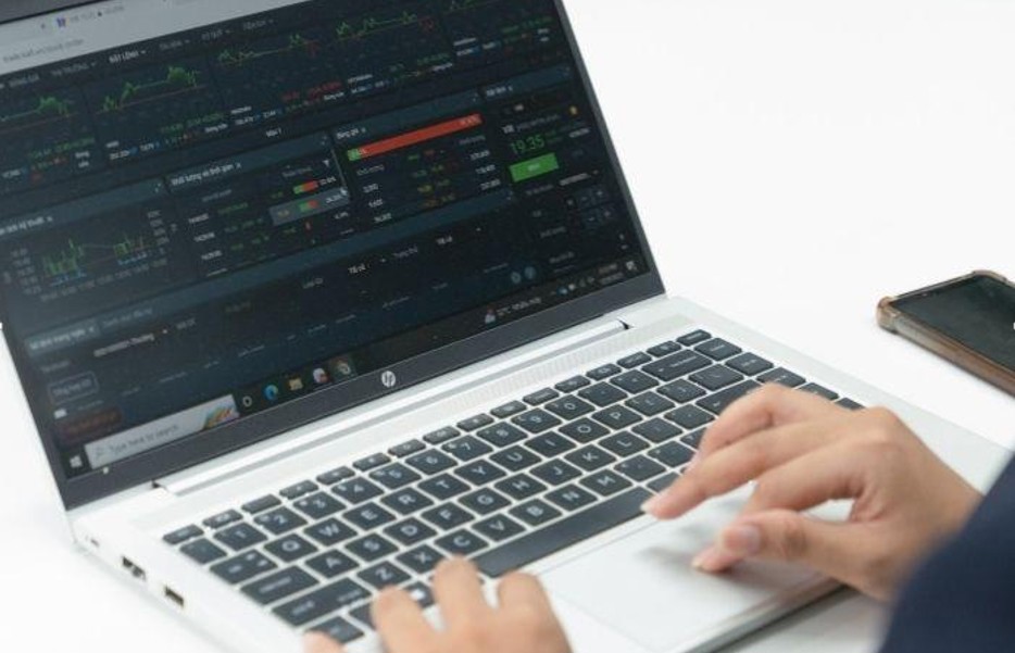 Người trẻ ngày nay quan tâm nhiều đến dữ liệu khi đầu tư. Nguồn: Kafi