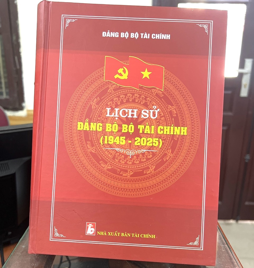 Ra mắt cuốn sách Lịch sử Đảng bộ Bộ Tài chính 1945 – 2025.