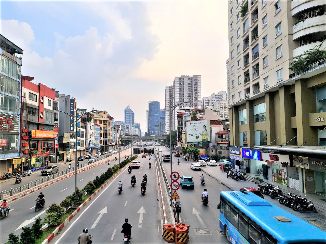 Kinh tế Việt Nam có nhiều khởi sắc góp phần thúc đẩy thị trường lao động phát triển.