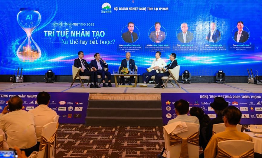 Các diễn giả chia sẻ tại Tọa đàm chuyên đề về Trí tuệ nhân tạo (AI). Ảnh: Thanh Sơn