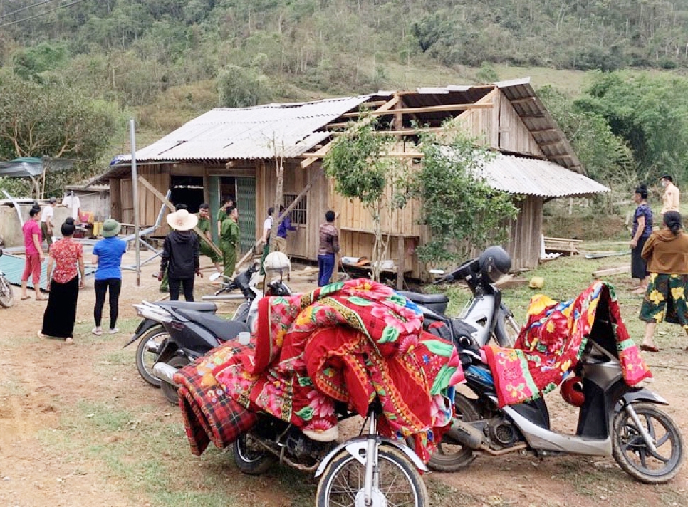 Hỗ trợ sửa nhà tạm, nhà dột nát cho người dân trên địa bàn tỉnh Sơn La.