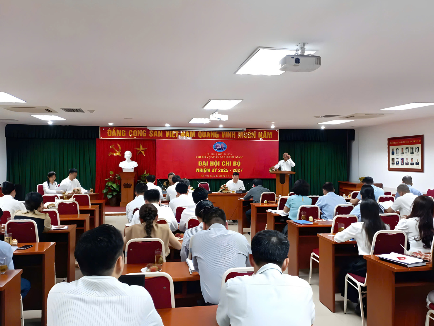 Vụ Ngân sách nhà nước mới được hợp nhất từ Vụ Ngân sách nhà nước và Vụ Tổng hợp kinh tế quốc dân.